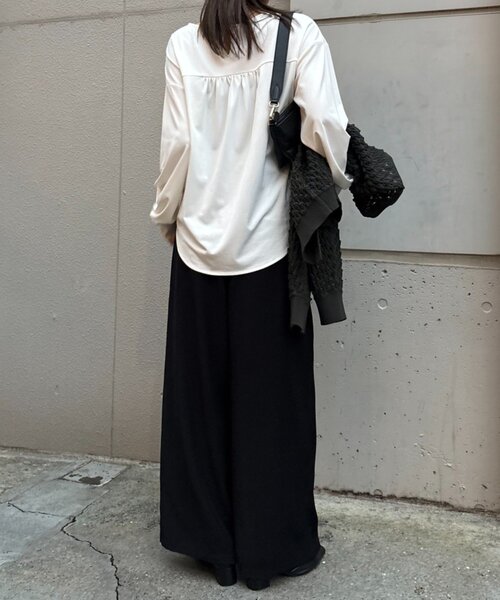 Jena espace merveilleux（ジェナ　エスパスメルヴェイユ）の「【ニットの下に重ねて◎】カットジョーゼットブラウス（シャツ/ブラウス・レディース・ブラック/オフホワイト・FREE）」の5枚目の写真