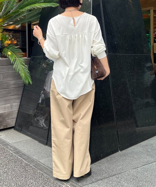 Jena espace merveilleux（ジェナ　エスパスメルヴェイユ）の「【ニットの下に重ねて◎】カットジョーゼットブラウス（シャツ/ブラウス・レディース・ブラック/オフホワイト・FREE）」の13枚目の写真