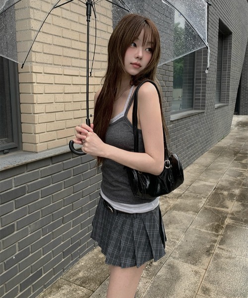 anyonemore(エニワンモア)の「ベルト付きチェックミニプリーツスカート(スカート・レディース・チャコール・LARGE/MEDIUM)」の3枚目の写真