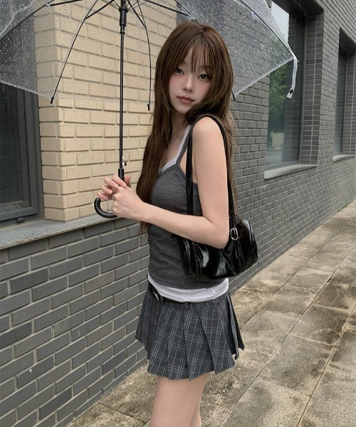 anyonemore(エニワンモア)の「ベルト付きチェックミニプリーツスカート(スカート・レディース・チャコール・LARGE/MEDIUM)」の2枚目の写真