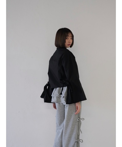 Uenui（ウニュイ）の「sleeve ribbon cropped shirt（その他トップス・レディース・ブラック/ホワイト・FREE）」の15枚目の写真