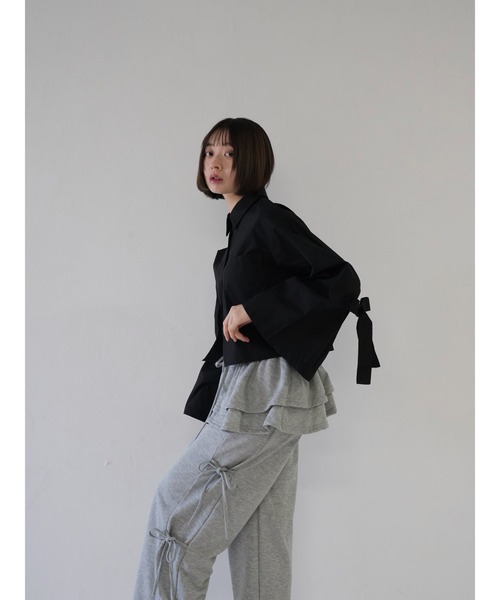 Uenui（ウニュイ）の「sleeve ribbon cropped shirt（その他トップス・レディース・ブラック/ホワイト・FREE）」の11枚目の写真