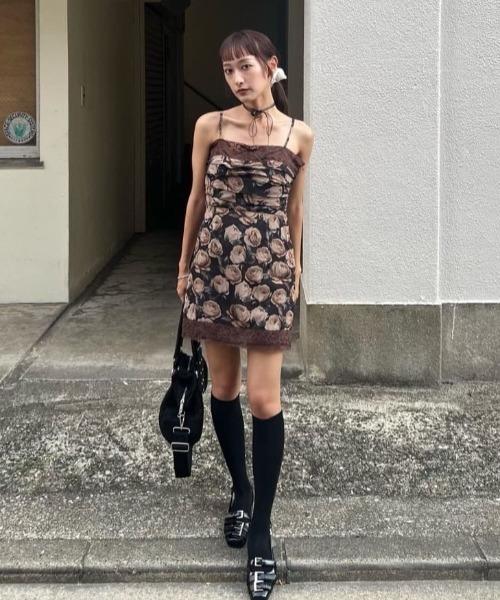 SLY（スライ）の「FLOWER LACE CAMI S/OP フラワーレース キャミ ショートワンピース 秋服 キャミワンピース（ワンピース・レディース・ブラウン/ピンク・FREE）」の19枚目の写真