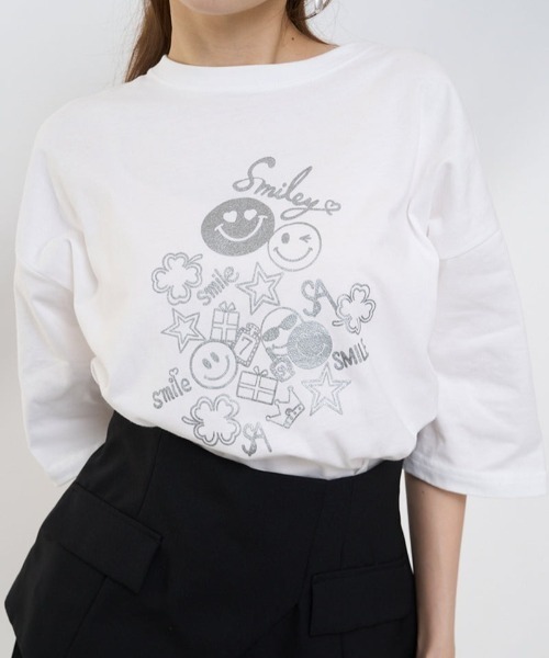 SALON DE ALFURD TOKYO(サロンドアルファード)の「ビッグTシャツ スマイリークローバー(Tシャツ/カットソー・レディース・ホワイト/ブラック・LARGE/SMALL)」の1枚目の写真