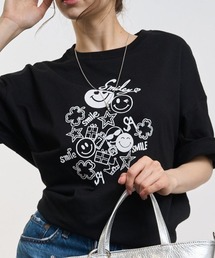 SALON DE ALFURD TOKYO（サロンドアルファード）の「ビッグTシャツ スマイリークローバー（Tシャツ/カットソー）」