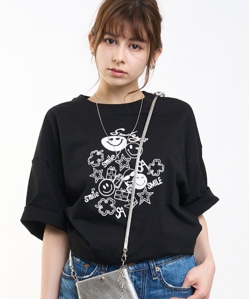 SALON DE ALFURD TOKYO(サロンドアルファード)の「ビッグTシャツ スマイリークローバー(Tシャツ/カットソー・レディース・ホワイト/ブラック・LARGE/SMALL)」の8枚目の写真
