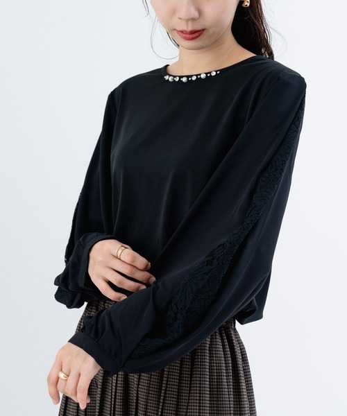 ANNA LUNA(アンナルナ)の「【ANNA LUNA】袖の スリット からのぞく レース がポイントの 上品ブラウス!(Tシャツ/カットソー・レディース・オフホワイト/ブラック/ベージュ・MEDIUM)」の4枚目の写真