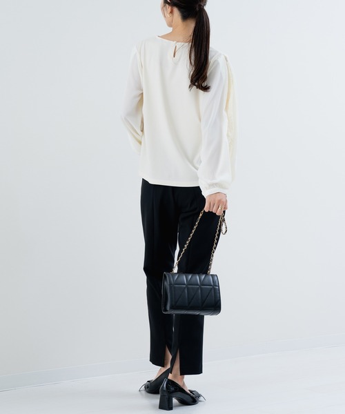 ANNA LUNA(アンナルナ)の「【ANNA LUNA】袖の スリット からのぞく レース がポイントの 上品ブラウス!(Tシャツ/カットソー・レディース・オフホワイト/ブラック/ベージュ・MEDIUM)」の17枚目の写真