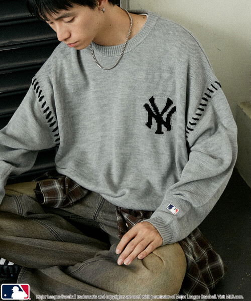 PUBLUX(パブリュクス)の「MLB/メジャーリーグベースボール 別注 STITCH KNIT PULLOVER/ステッチニットプルオーバー(限定展開)(ニット/セーター・メンズ・アイボリー/ブラック/アッシュグレー/ネイビー/マスタード・SMALL/MEDIUM/LARGE)」の3枚目の写真