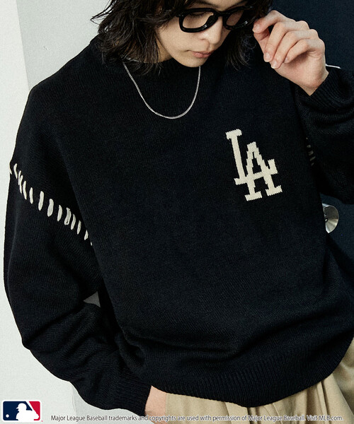 PUBLUX(パブリュクス)の「MLB/メジャーリーグベースボール 別注 STITCH KNIT PULLOVER/ステッチニットプルオーバー(限定展開)(ニット/セーター・メンズ・アイボリー/ブラック/アッシュグレー/ネイビー/マスタード・SMALL/MEDIUM/LARGE)」の2枚目の写真