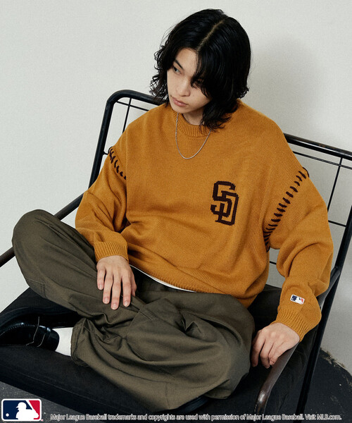PUBLUX(パブリュクス)の「MLB/メジャーリーグベースボール 別注 STITCH KNIT PULLOVER/ステッチニットプルオーバー(限定展開)(ニット/セーター・メンズ・アイボリー/ブラック/アッシュグレー/ネイビー/マスタード・SMALL/MEDIUM/LARGE)」の12枚目の写真