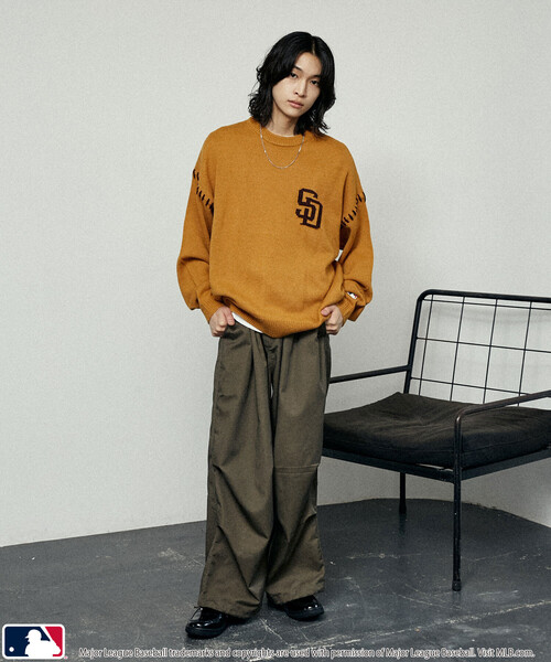 PUBLUX(パブリュクス)の「MLB/メジャーリーグベースボール 別注 STITCH KNIT PULLOVER/ステッチニットプルオーバー(限定展開)(ニット/セーター・メンズ・アイボリー/ブラック/アッシュグレー/ネイビー/マスタード・SMALL/MEDIUM/LARGE)」の13枚目の写真