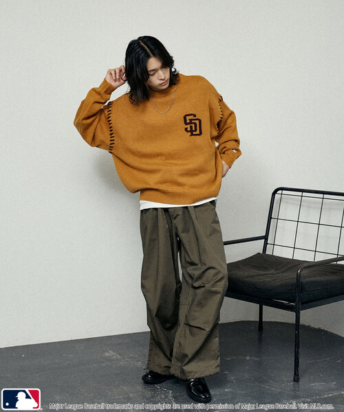 PUBLUX(パブリュクス)の「MLB/メジャーリーグベースボール 別注 STITCH KNIT PULLOVER/ステッチニットプルオーバー(限定展開)(ニット/セーター・メンズ・アイボリー/ブラック/アッシュグレー/ネイビー/マスタード・SMALL/MEDIUM/LARGE)」の15枚目の写真