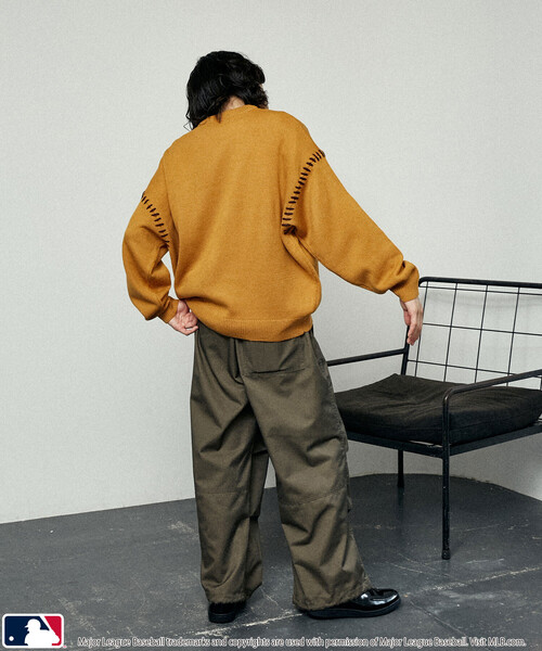 PUBLUX(パブリュクス)の「MLB/メジャーリーグベースボール 別注 STITCH KNIT PULLOVER/ステッチニットプルオーバー(限定展開)(ニット/セーター・メンズ・アイボリー/ブラック/アッシュグレー/ネイビー/マスタード・SMALL/MEDIUM/LARGE)」の16枚目の写真