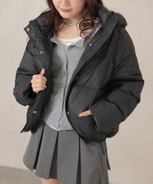 Lace Ladies(レースレディース)の「ボリューム フーディー ショート ダウン ジャケット(ダウンジャケット/コート・レディース・アイボリー/グレー/ブラック・FREE)」の9枚目の写真