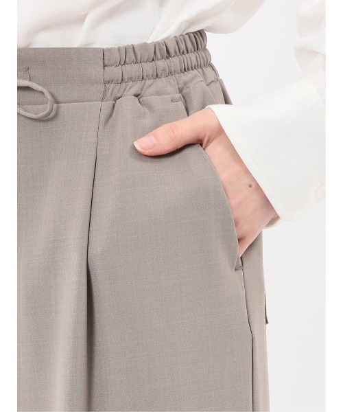 m.f.editorial（エムエフエディトリアル）の「【ストレッチ UVカット イージーケア】m.f.エディトリアル レディース ドライタッチ カルゼ イージーパンツ(セットアップ可能)（スラックス・レディース・ベージュ/ブラック・LARGE/MEDIUM）」の5枚目の写真