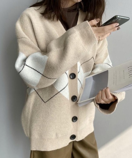 cammie(キャミー)の「ドロップショルダーアーガイル柄カーディガン(カーディガン/ボレロ・レディース・ベージュ・F)」の1枚目の写真