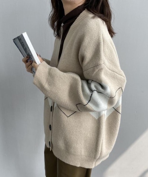 cammie(キャミー)の「ドロップショルダーアーガイル柄カーディガン(カーディガン/ボレロ・レディース・ベージュ・F)」の3枚目の写真