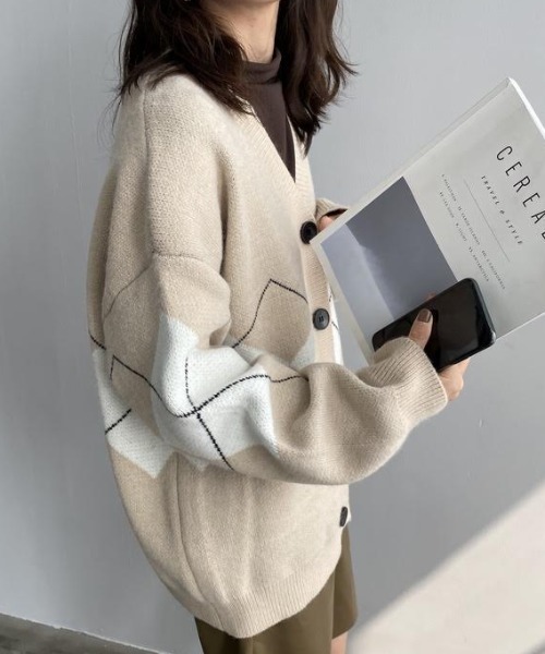 cammie(キャミー)の「ドロップショルダーアーガイル柄カーディガン(カーディガン/ボレロ・レディース・ベージュ・F)」の4枚目の写真