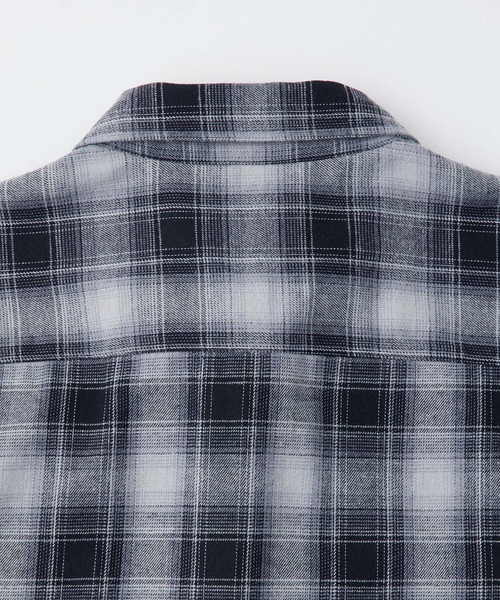 MONO-MART（モノマート）の「オーバーサイズ レギュラーカラーオンブレチェックシャツ（シャツ/ブラウス・メンズ・ブルー/ホワイト×ブラック/ベージュ/ブラウン/ブラック/ネイビー・S/L/M）」の10枚目の写真