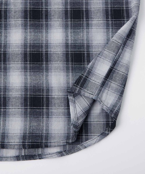 MONO-MART（モノマート）の「オーバーサイズ レギュラーカラーオンブレチェックシャツ（シャツ/ブラウス・メンズ・ブルー/ホワイト×ブラック/ベージュ/ブラウン/ブラック/ネイビー・S/L/M）」の14枚目の写真