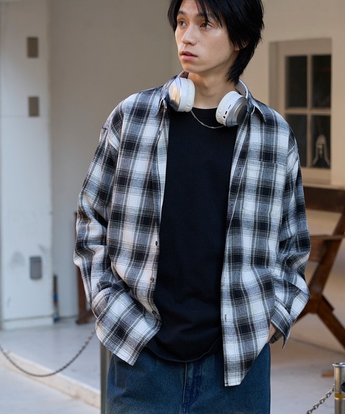 MONO-MART（モノマート）の「オーバーサイズ レギュラーカラーオンブレチェックシャツ（シャツ/ブラウス・メンズ・ブルー/ホワイト×ブラック/ベージュ/ブラウン/ブラック/ネイビー・S/L/M）」の16枚目の写真