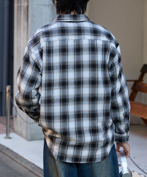 MONO-MART（モノマート）の「オーバーサイズ レギュラーカラーオンブレチェックシャツ（シャツ/ブラウス・メンズ・ブルー/ホワイト×ブラック/ベージュ/ブラウン/ブラック/ネイビー・S/L/M）」の20枚目の写真