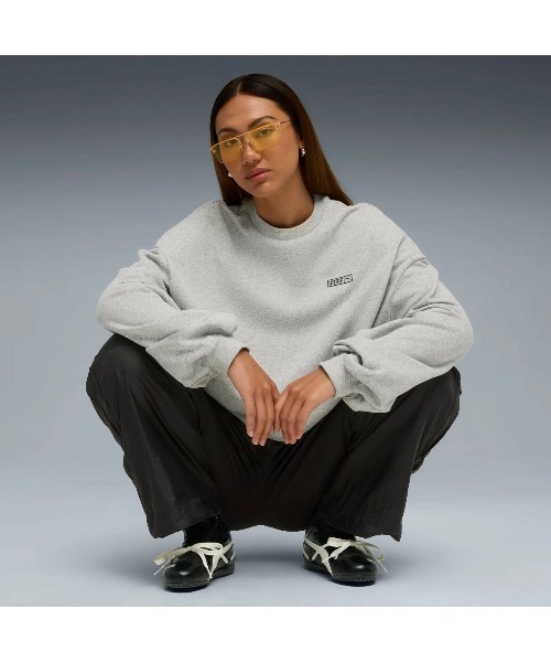 PUMA(プーマ)の「PUMA PUMA x ROSE OVERSIZED CREW TR(プーマ プーマ x ロゼ オーバーサイズド クルー TR)(スウェット・レディース・ブラック系/グレー系・SMALL/MEDIUM/LARGE)」の14枚目の写真