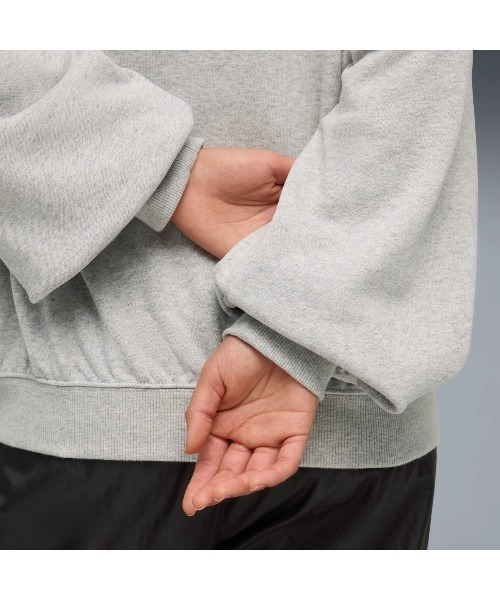 PUMA(プーマ)の「PUMA PUMA x ROSE OVERSIZED CREW TR(プーマ プーマ x ロゼ オーバーサイズド クルー TR)(スウェット・レディース・ブラック系/グレー系・SMALL/MEDIUM/LARGE)」の13枚目の写真