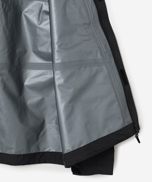 MARMOT（マーモット）の「Marmot | 〈別注〉GORE-TEX3L シェルジャケット WOMEN（その他アウター・レディース・ブラウン/ブラック・XS/S）」の8枚目の写真