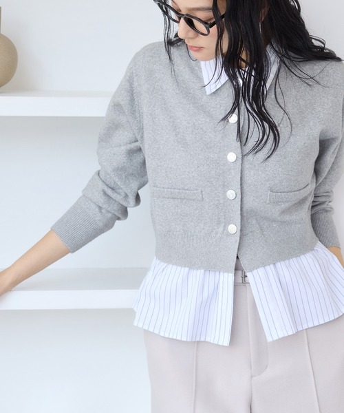 VIS(ビス)の「シャツレイヤード風メタルボタンカーディガン(カーディガン/ボレロ・レディース・チャコールグレー/ライトグレー/キナリ/ホワイト系その他5/グレー系その他・FREE)」の4枚目の写真