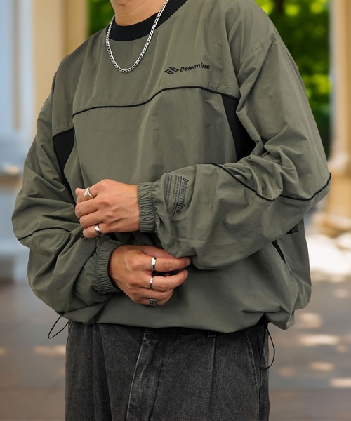 Burner(バーナー)の「【GROOVY STORE】ナイロンタスラン バルーン袖 ビッグサイズプルオーバー(その他トップス・メンズ・カーキ/ブラック/チャコールグレー/アイボリー/ブラック系その他2/アイボリー系2/カーキ系2/チャコール・M/LL/L)」の2枚目の写真