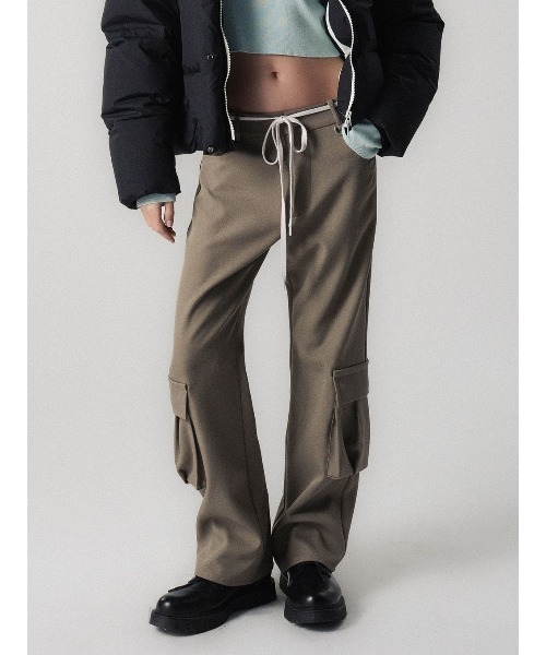 ELCHELE(エルチェレ)の「LOW WAIST CARGO PANTS(カーゴパンツ・レディース・ブラック/オリーブ/パープル・36/38)」の3枚目の写真