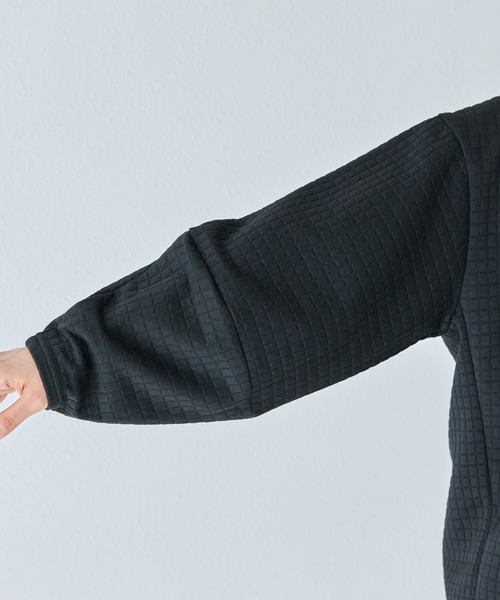 INCEDE（インシード）の「バックジップ キルトドルマンプルオーバー（Tシャツ/カットソー・レディース・チャコールグレー/ブラック・M/L/LL）」の11枚目の写真