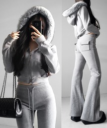 me+em select（ミームセレクト）の「【 セットアップ 】ファーフードショートパーカー＆スウェットフレアパンツ ／ Fur short hoodie ＆ sweat flare pants SETUP（セットアップ）」