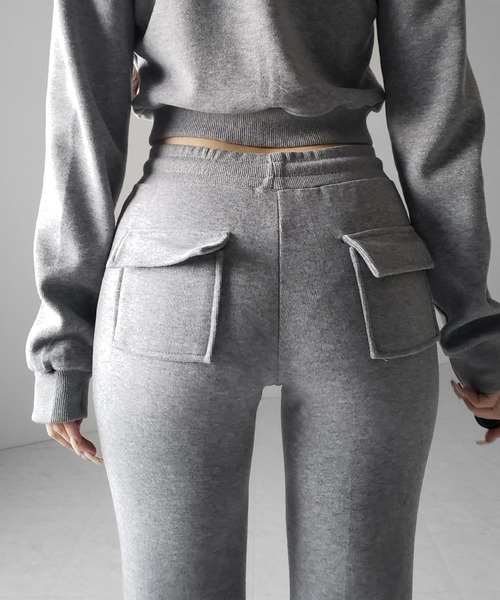 me+em select(ミームセレクト)の「【 セットアップ 】ファーフードショートパーカー&スウェットフレアパンツ / Fur short hoodie & sweat flare pants SETUP(セットアップ・レディース・ブラック/グレー・FREE)」の9枚目の写真