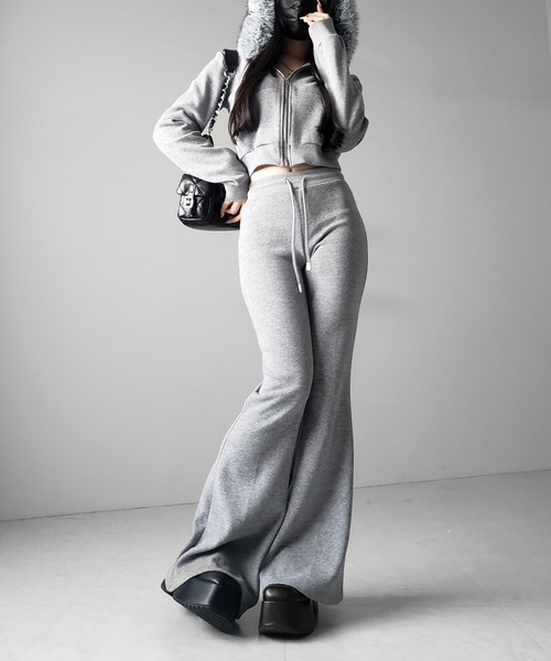 me+em select(ミームセレクト)の「【 セットアップ 】ファーフードショートパーカー&スウェットフレアパンツ / Fur short hoodie & sweat flare pants SETUP(セットアップ・レディース・ブラック/グレー・FREE)」の15枚目の写真