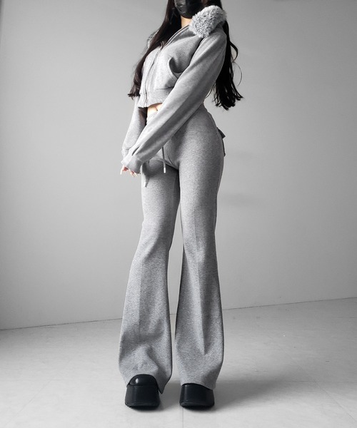 me+em select(ミームセレクト)の「【 セットアップ 】ファーフードショートパーカー&スウェットフレアパンツ / Fur short hoodie & sweat flare pants SETUP(セットアップ・レディース・ブラック/グレー・FREE)」の17枚目の写真