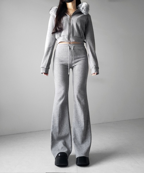 me+em select(ミームセレクト)の「【 セットアップ 】ファーフードショートパーカー&スウェットフレアパンツ / Fur short hoodie & sweat flare pants SETUP(セットアップ・レディース・ブラック/グレー・FREE)」の20枚目の写真