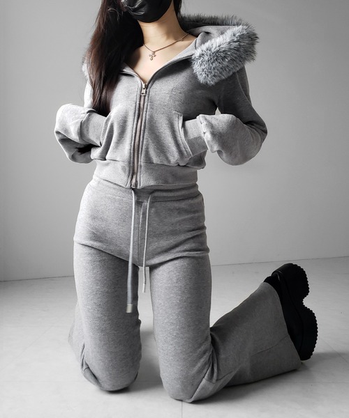 me+em select(ミームセレクト)の「【 セットアップ 】ファーフードショートパーカー&スウェットフレアパンツ / Fur short hoodie & sweat flare pants SETUP(セットアップ・レディース・ブラック/グレー・FREE)」の22枚目の写真