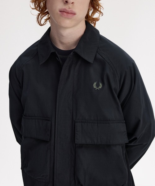 FRED PERRY(フレッドペリー)の「Raglan Utility Overshirt/ラグランユーティリティーオーバーシャツ(シャツ/ブラウス・メンズ・ブラック/カーキ・M/L)」の11枚目の写真