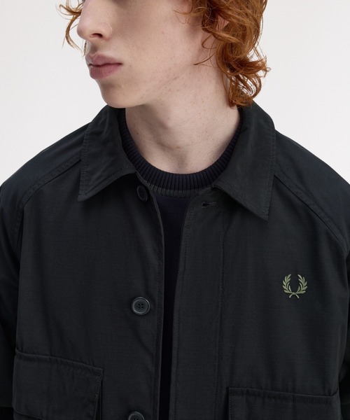 FRED PERRY(フレッドペリー)の「Raglan Utility Overshirt/ラグランユーティリティーオーバーシャツ(シャツ/ブラウス・メンズ・ブラック/カーキ・M/L)」の12枚目の写真