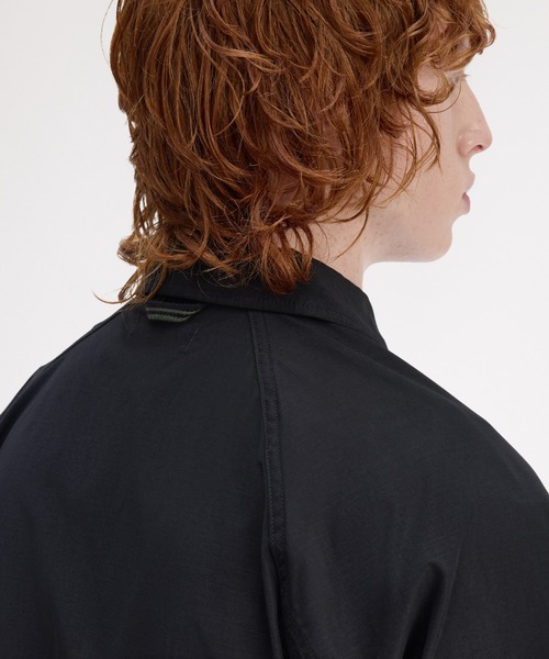 FRED PERRY(フレッドペリー)の「Raglan Utility Overshirt/ラグランユーティリティーオーバーシャツ(シャツ/ブラウス・メンズ・ブラック/カーキ・M/L)」の14枚目の写真