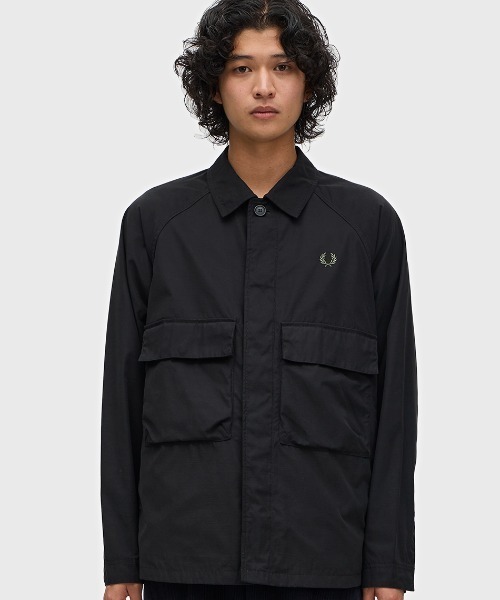 FRED PERRY(フレッドペリー)の「Raglan Utility Overshirt/ラグランユーティリティーオーバーシャツ(シャツ/ブラウス・メンズ・ブラック/カーキ・M/L)」の8枚目の写真