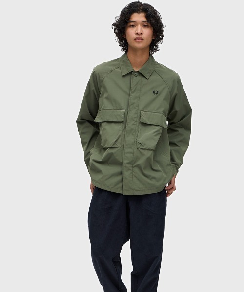 FRED PERRY(フレッドペリー)の「Raglan Utility Overshirt/ラグランユーティリティーオーバーシャツ(シャツ/ブラウス・メンズ・ブラック/カーキ・M/L)」の21枚目の写真