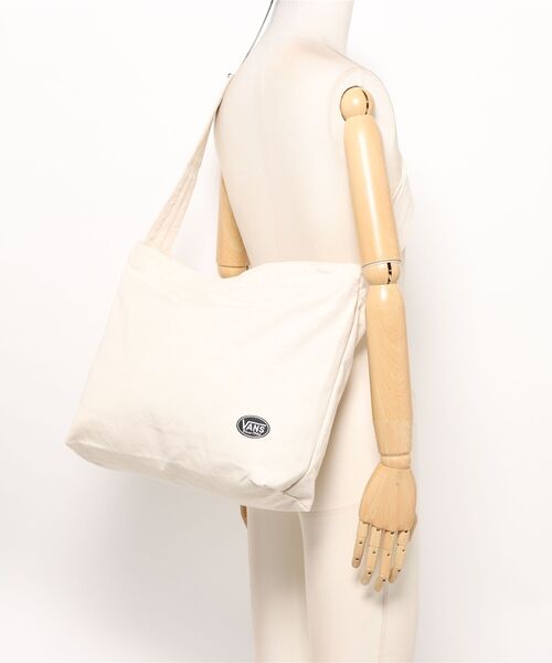 VANS（バンズ）の「VANS ヴァンズ Circle Canvas Shoulder Bag バッグ 125K7190200 ECRU（ボディバッグ/ウエストポーチ・メンズ・ホワイト・FREE）」の5枚目の写真