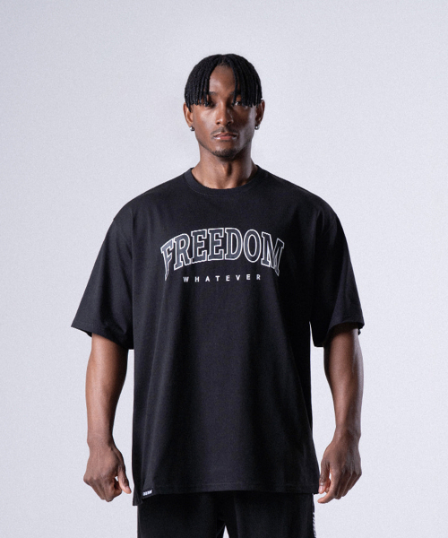 FREEDOM(フリーダム)の「フリーダムアーチロゴセミオーバーフィットTシャツ (ブラック/ホワイト)(Tシャツ/カットソー・メンズ・その他・XXX-LARGE/XXXX-LARGE/LARGE/X-LARGE/XX-LARGE)」の1枚目の写真