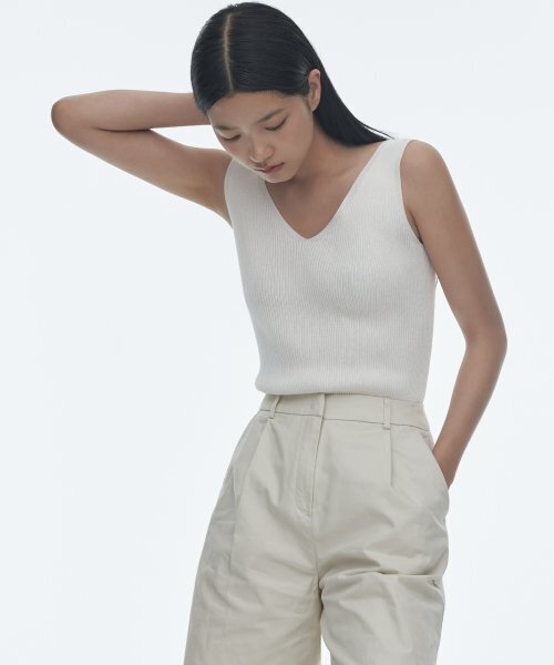 MUSINSA STANDARD WOMAN（ムシンサスタンダードウーマン）の「ウィメンズリブドVネックニットスリーブレストップ[アイボリー]（ニット/セーター・レディース・その他・LARGE/SMALL/MEDIUM/X-SMALL）」の3枚目の写真