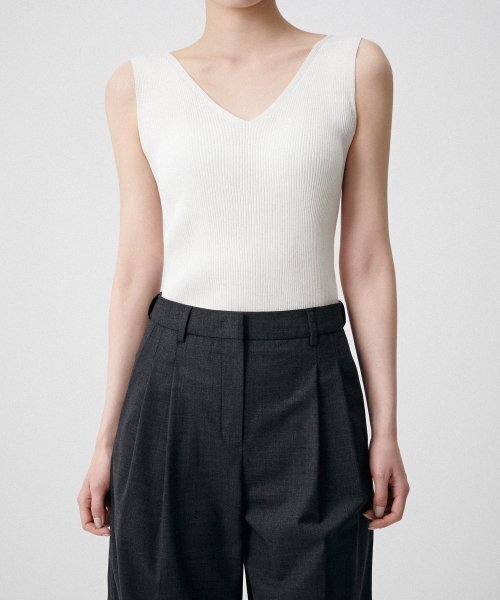 MUSINSA STANDARD WOMAN（ムシンサスタンダードウーマン）の「ウィメンズリブドVネックニットスリーブレストップ[アイボリー]（ニット/セーター・レディース・その他・LARGE/SMALL/MEDIUM/X-SMALL）」の6枚目の写真