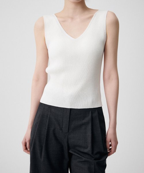MUSINSA STANDARD WOMAN（ムシンサスタンダードウーマン）の「ウィメンズリブドVネックニットスリーブレストップ[アイボリー]（ニット/セーター・レディース・その他・LARGE/SMALL/MEDIUM/X-SMALL）」の7枚目の写真